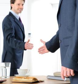 négocier un accord, se mettre d'accord, s'entendre