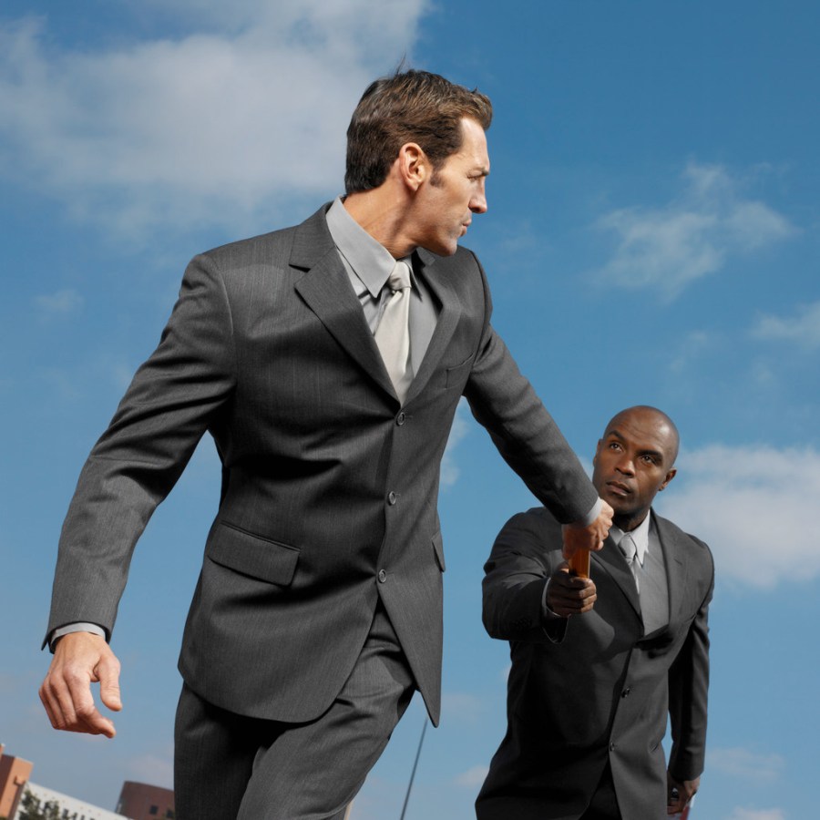 mettre les autres en avant